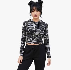 SWS/ACTIVE Cropped Camo Hoodie Pullover Size S (smaller fit)